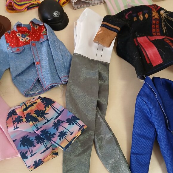 Assorted lot of Ken doll clothes and hats - 15 pieces - Picture 11 of 12